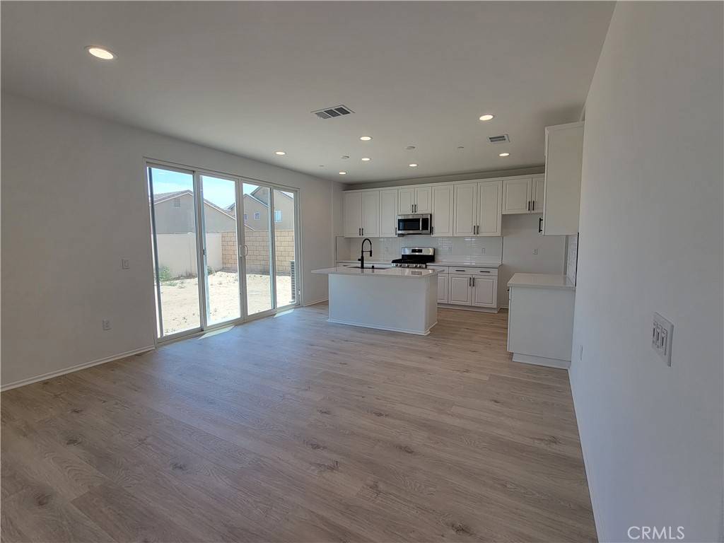 Hesperia, CA 92345,8863 Glencliff AVE