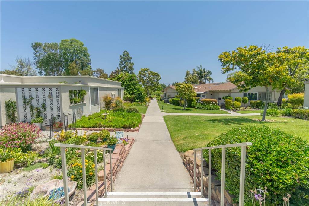 Laguna Woods, CA 92637,394 Avenida Castilla #F