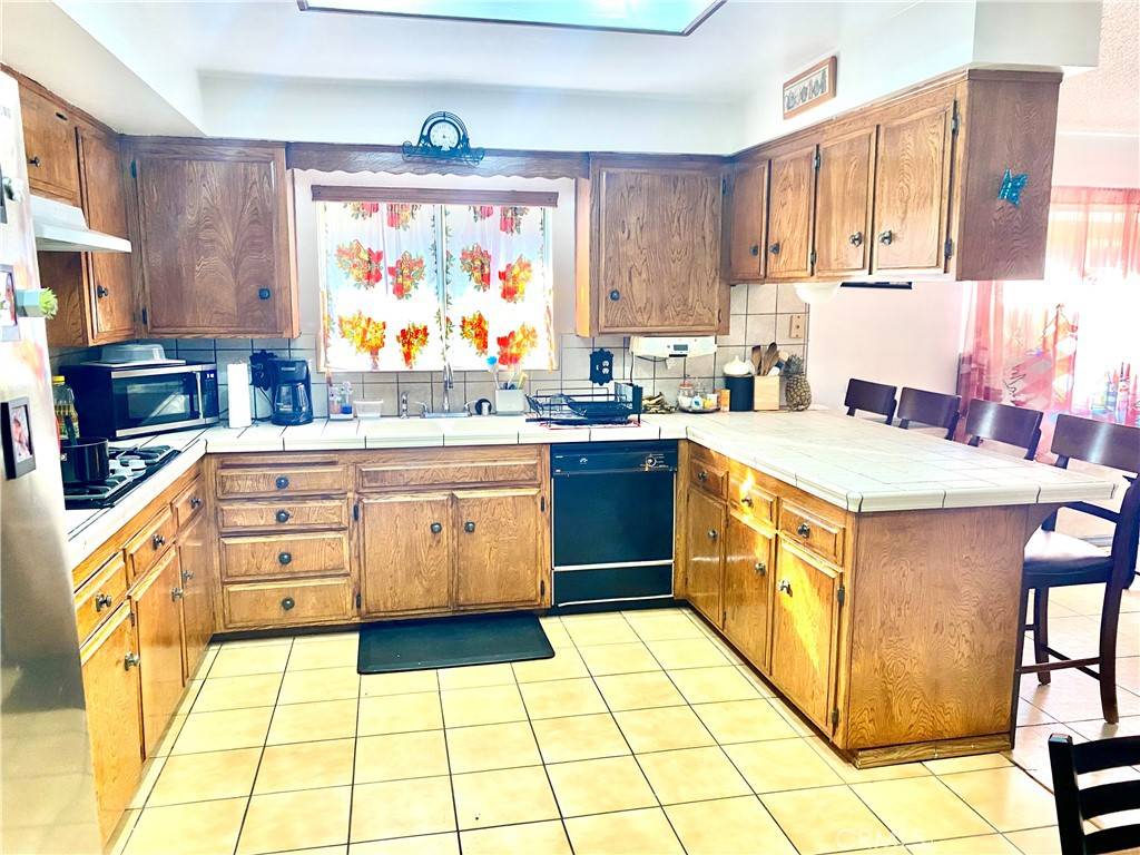 Fontana, CA 92335,17626 Orange CT