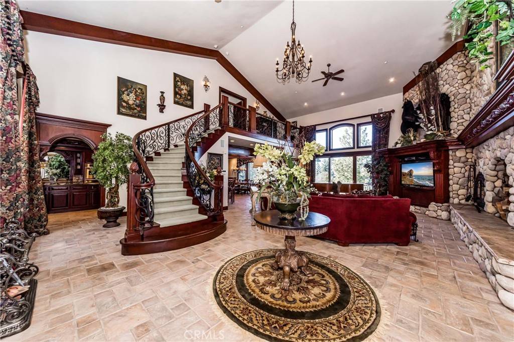 Lake Arrowhead, CA 92352,293 Fairway DR