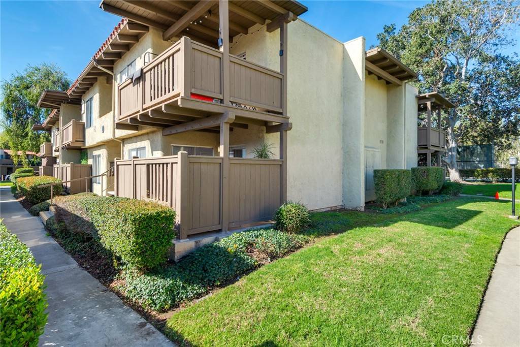 Santa Ana, CA 92701,1345 Cabrillo Park DR #D15