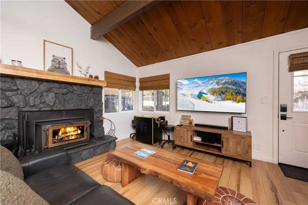 Sugarloaf, CA 92386,737 Sunset LN