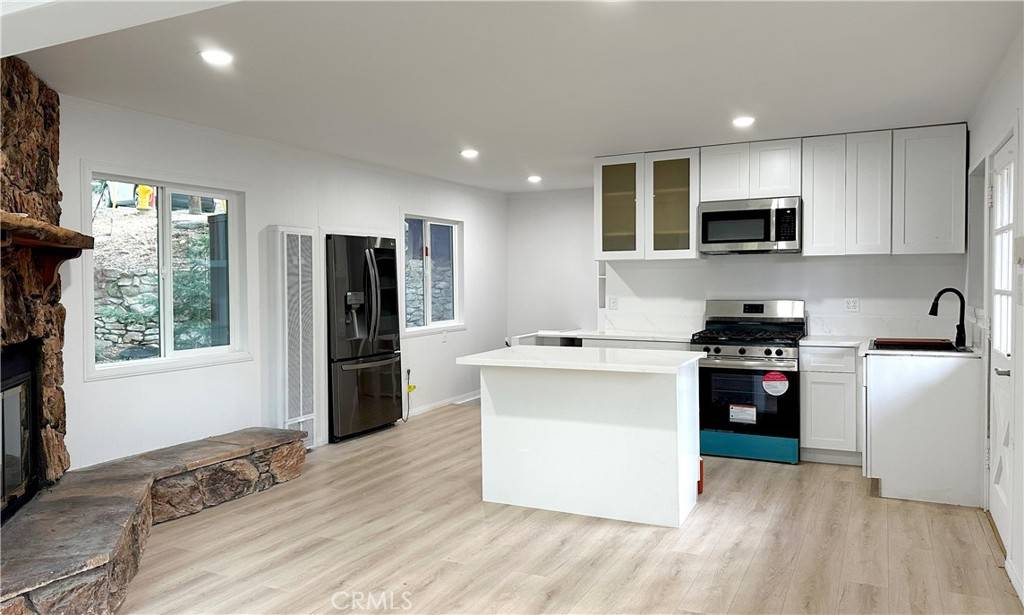 Crestline, CA 92325,25010 Jewel DR