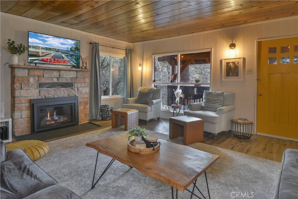 Lake Arrowhead, CA 92352,526 Dover CT