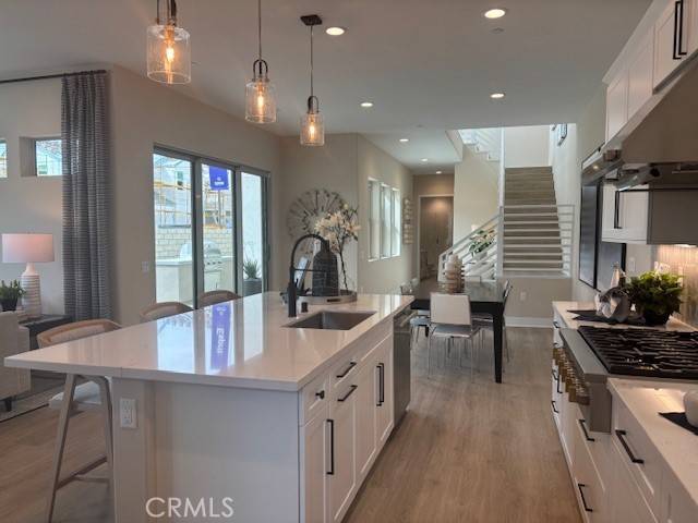 Valencia, CA 91381,27346 Creekwood LN