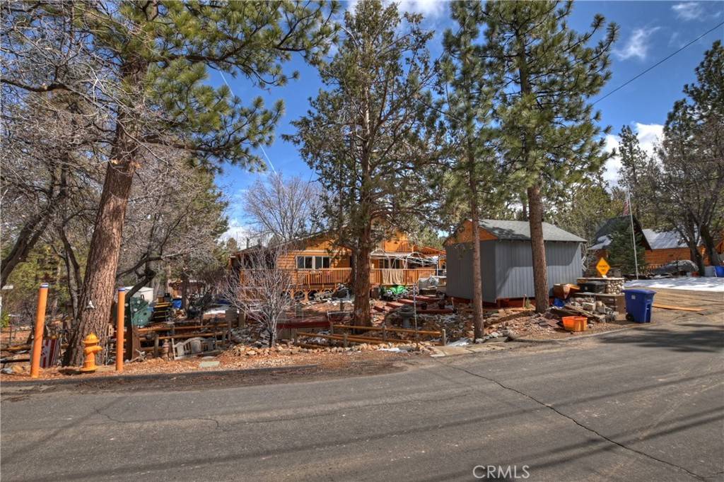 Sugarloaf, CA 92386,581 Highland LN