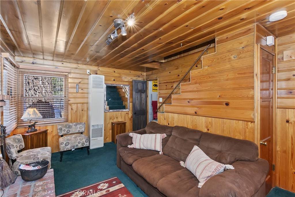 Big Bear City, CA 92314,982 Villa Grove AVE
