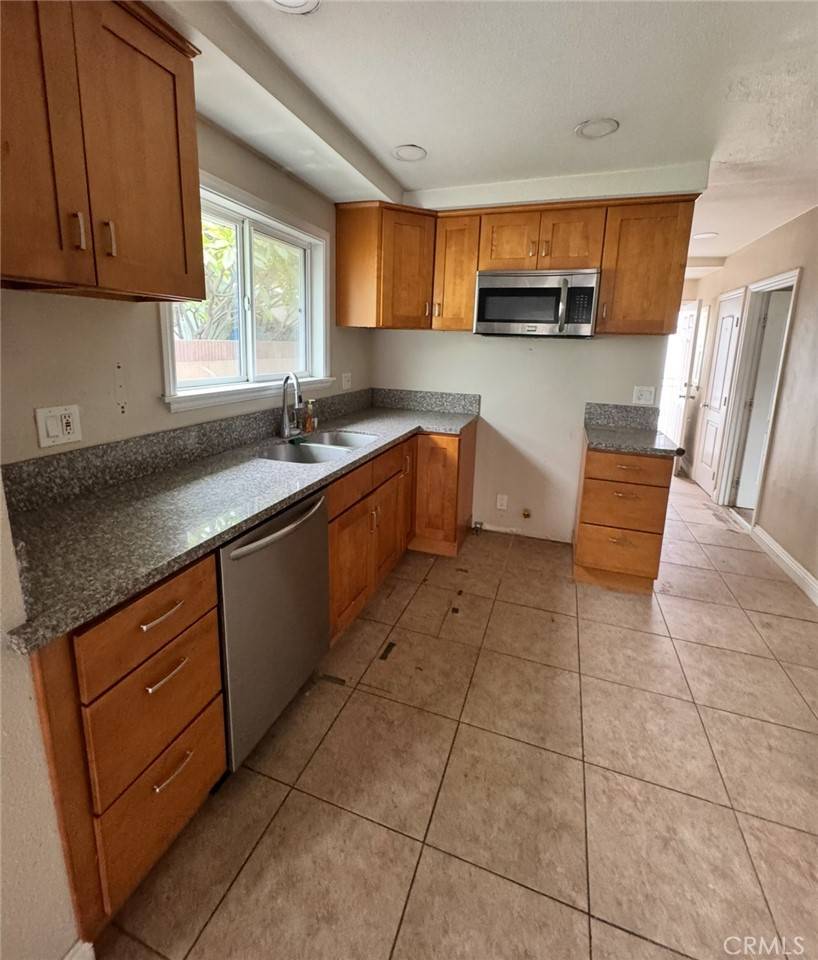 South Gate, CA 90280,9307 San Miguel AVE
