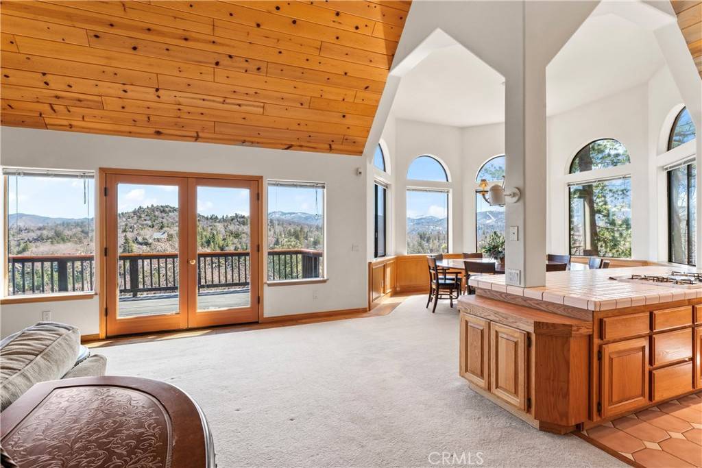 Lake Arrowhead, CA 92352,28245 Arbon LN