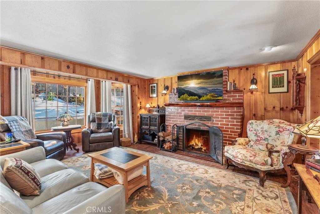 Running Springs, CA 92382,32081 Hunsaker WAY