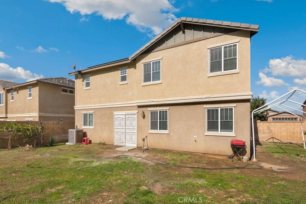 Fontana, CA 92337,15793 Willow DR