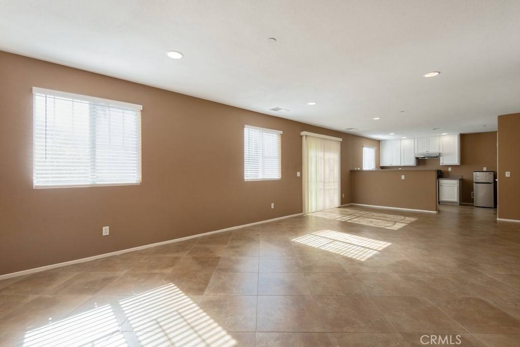 Fontana, CA 92337,15793 Willow DR