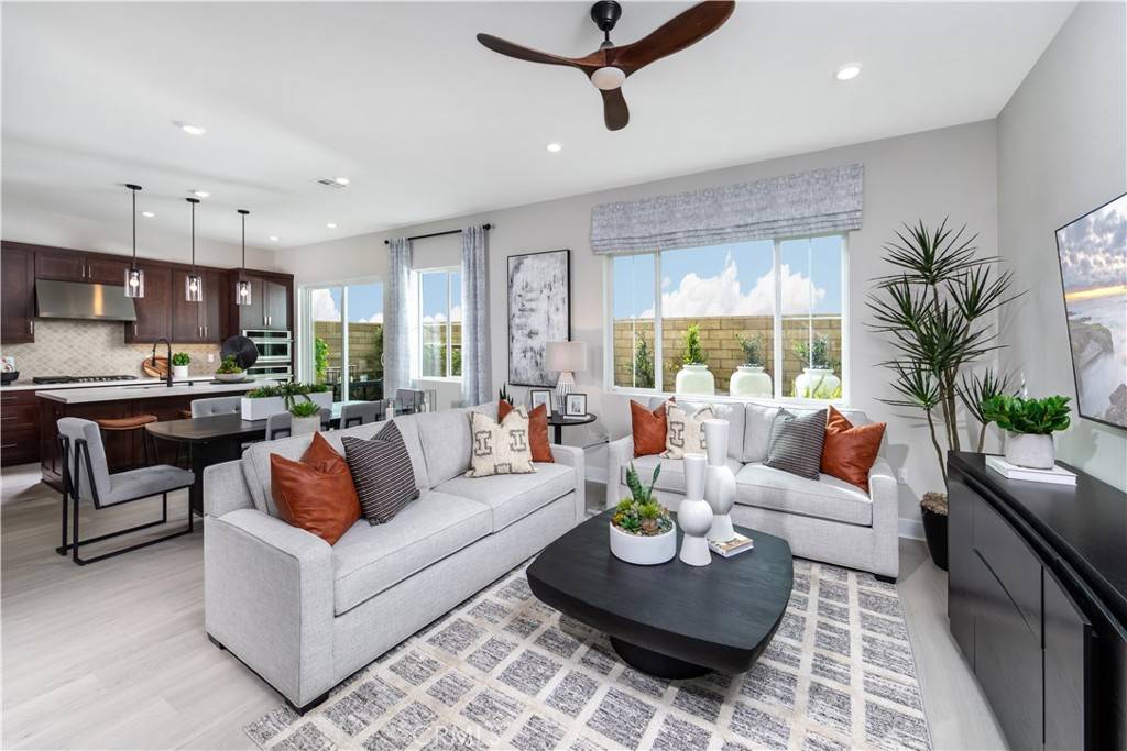 Irvine, CA 92618,224 Lily LOOP