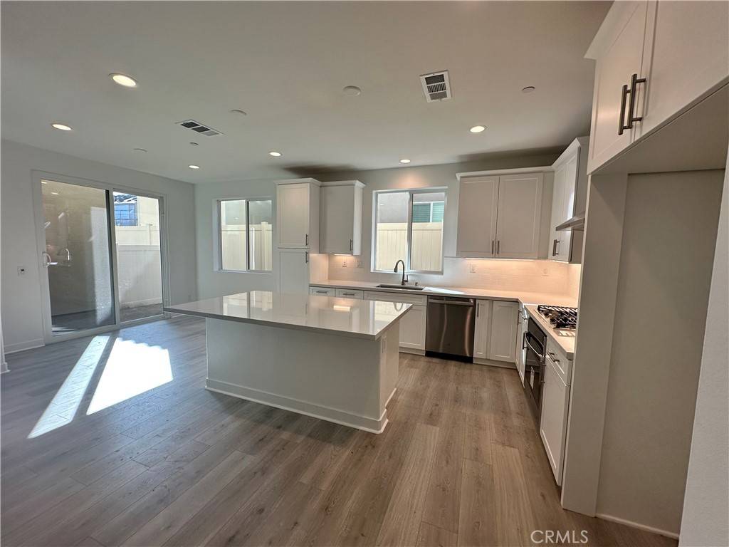 Santa Paula, CA 93060,1843 Flannel DR