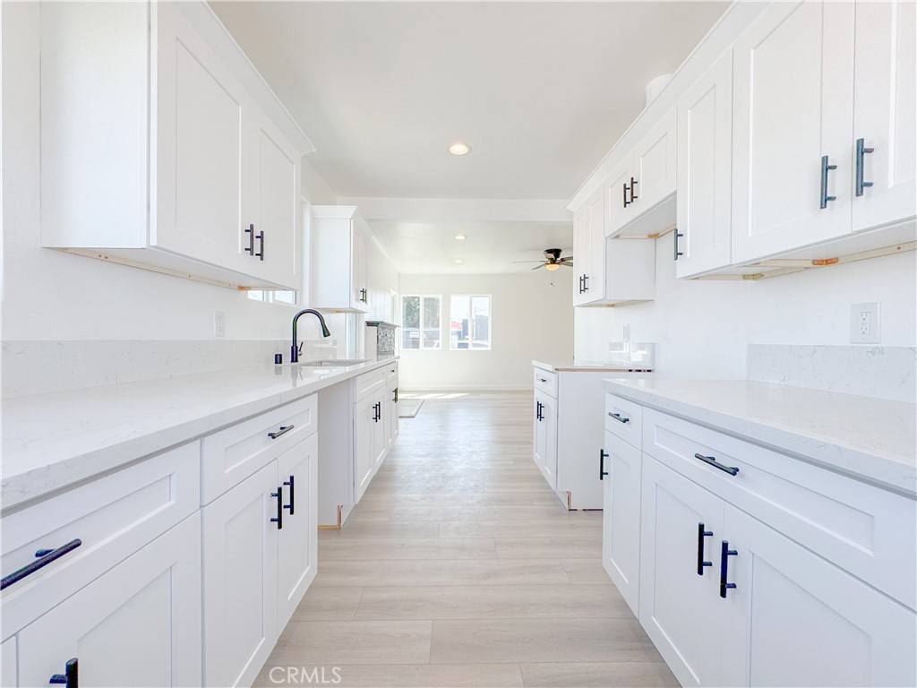 Compton, CA 90221,913 E Elm ST