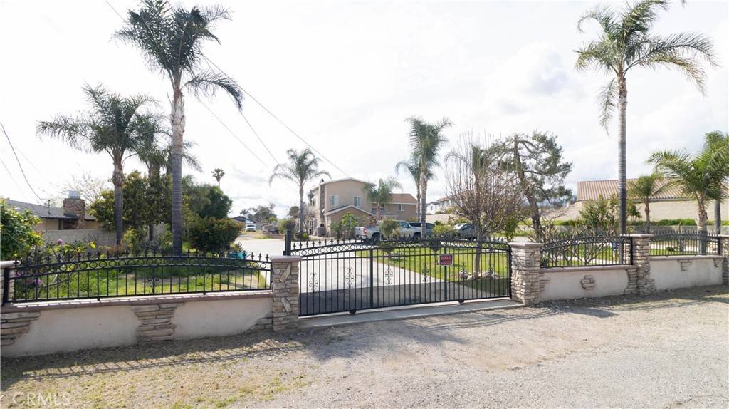 Fontana, CA 92335,9408 Poplar AVE
