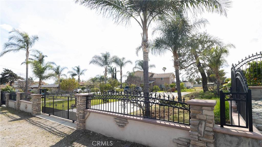 Fontana, CA 92335,9408 Poplar AVE