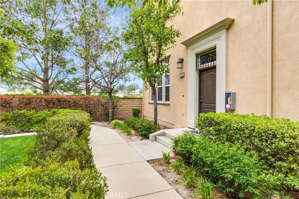 Corona, CA 92883,4460 Owens ST #106