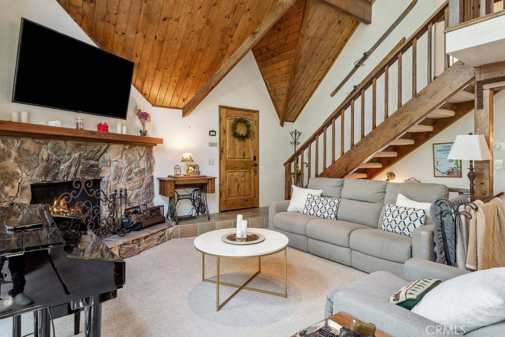 Lake Arrowhead, CA 92352,375 Grizzly RD