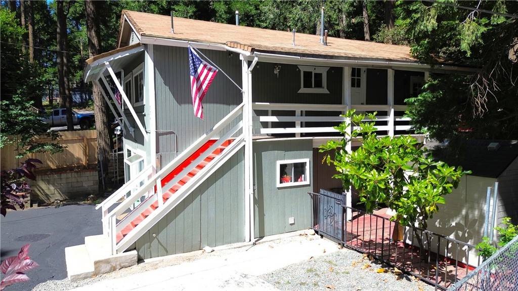 Crestline, CA 92325,874 Fern DR