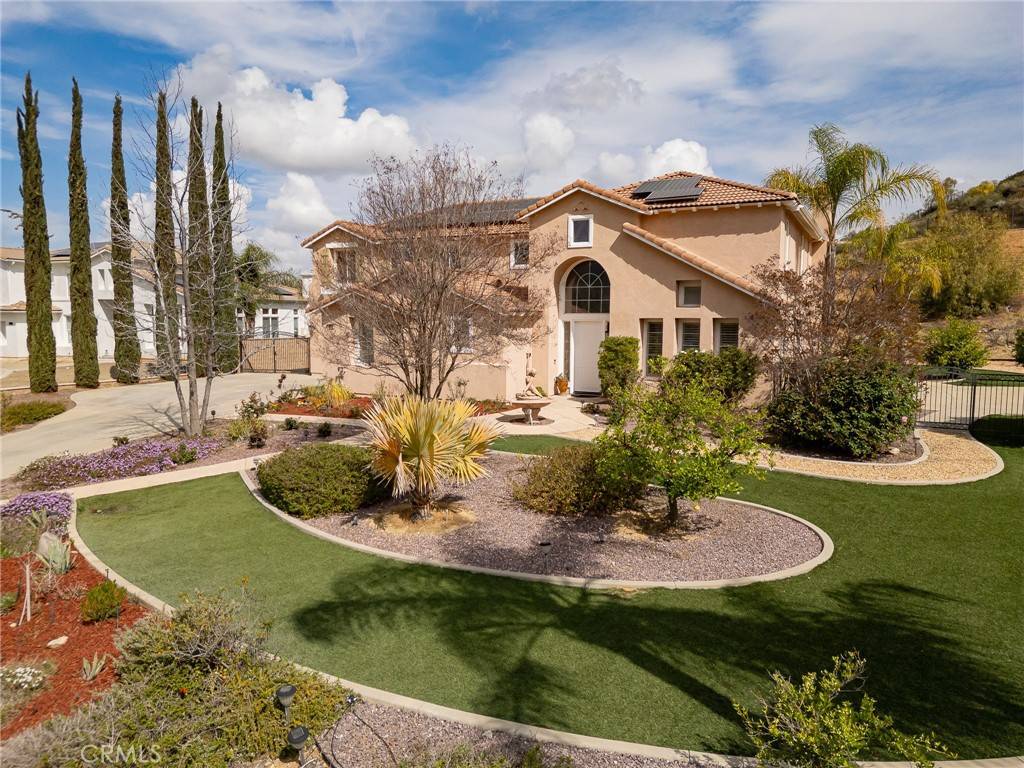 Redlands, CA 92373,952 Creek View LN