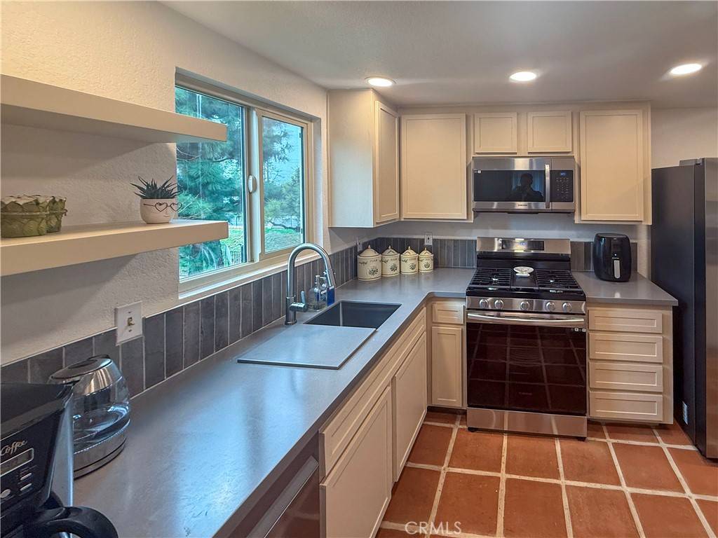 Redlands, CA 92373,95 Tennessee ST #F