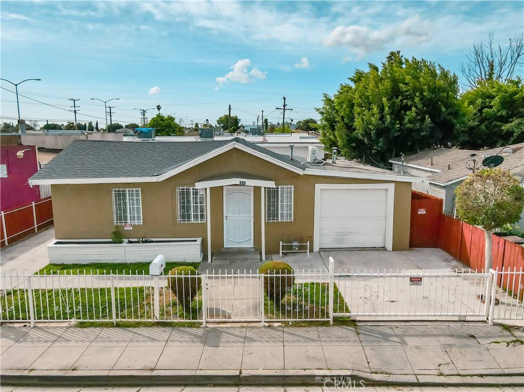 Compton, CA 90220,806 W Spruce ST