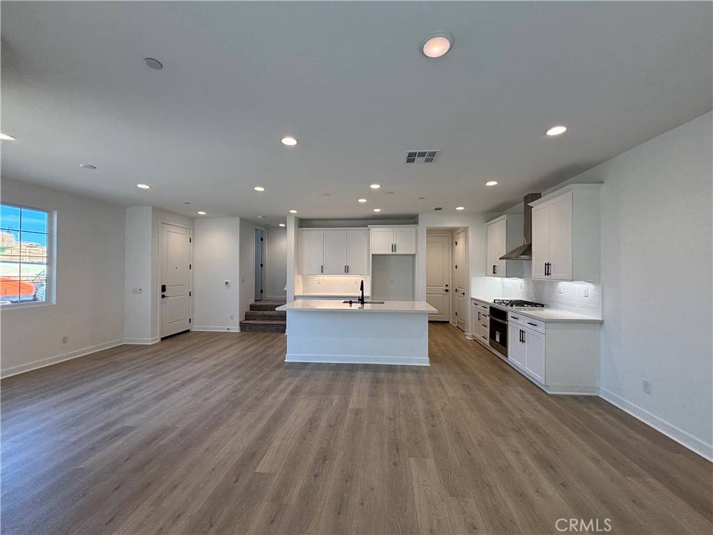 Santa Paula, CA 93060,452 Snowdrop LN