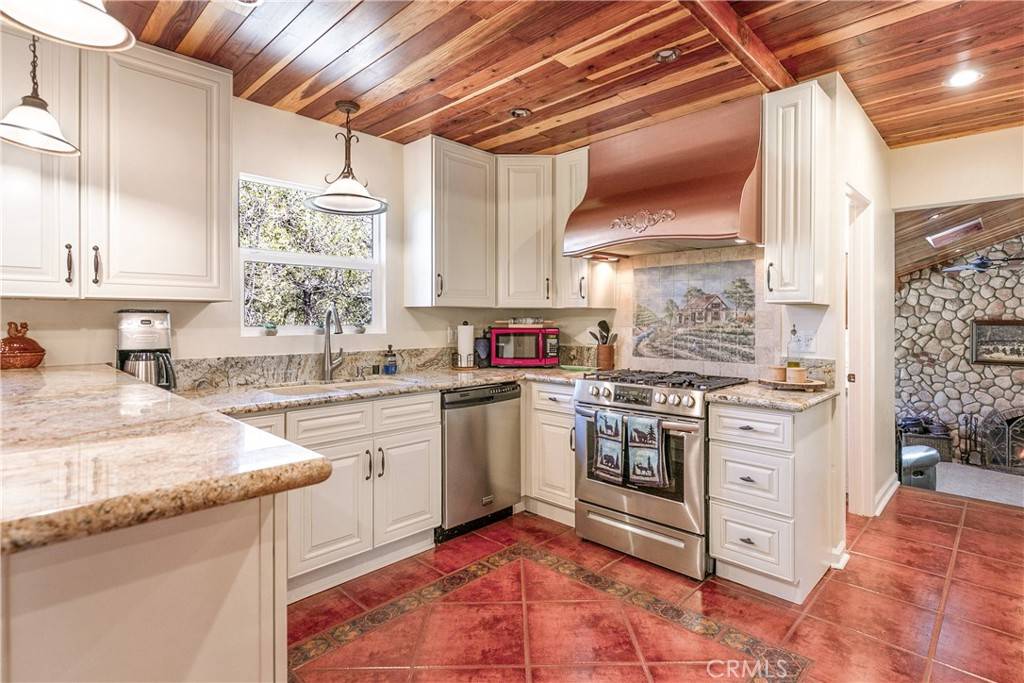 Lake Arrowhead, CA 92352,28916 North Shore Road