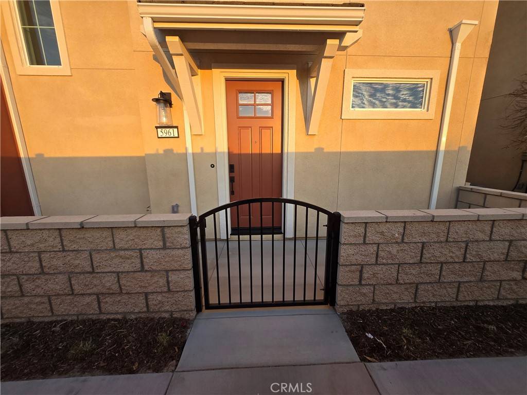 Eastvale, CA 92880,5961 Huntington DR