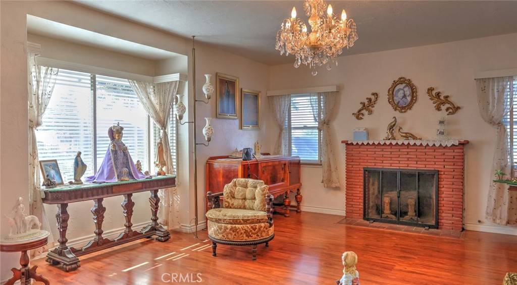 Corona, CA 92879,501 S Victoria AVE