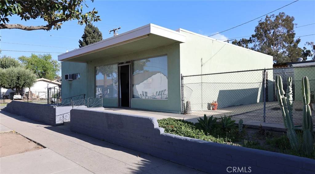 Corona, CA 92879,501 S Victoria AVE