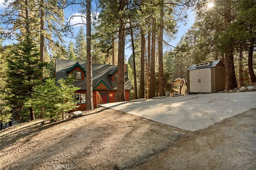 Lake Arrowhead, CA 92352,432 Clubhouse DR
