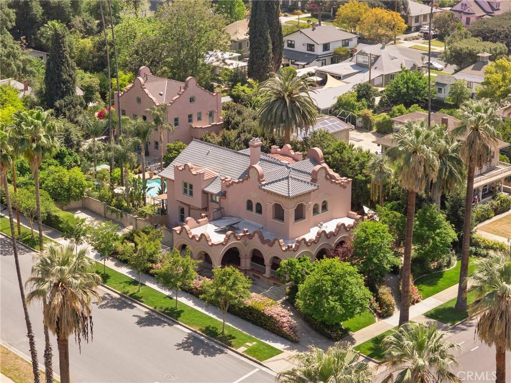 Redlands, CA 92373,405 W Olive AVE
