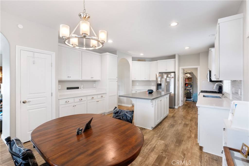 Corona, CA 92882,1194 Cambridge