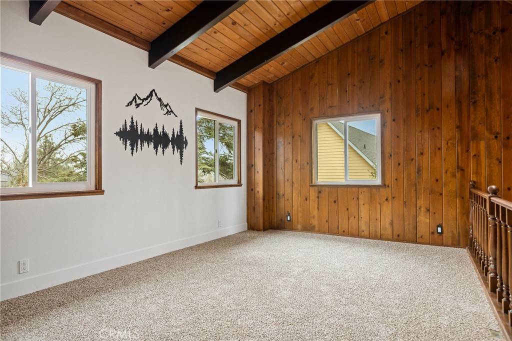 Lake Arrowhead, CA 92352,1076 Grass Valley RD