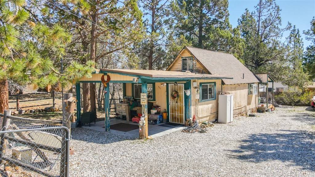 Sugarloaf, CA 92386,531 Maple LN