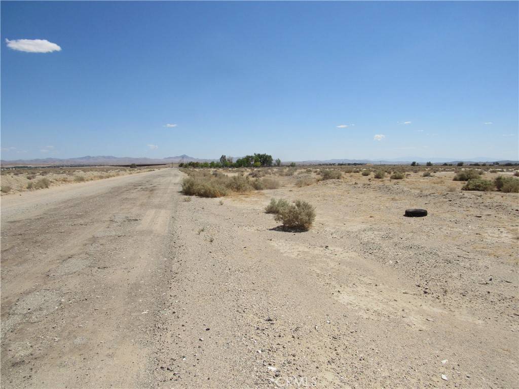 Hinkley, CA 92347,0 0497-211-32-0000 Lenwood RD