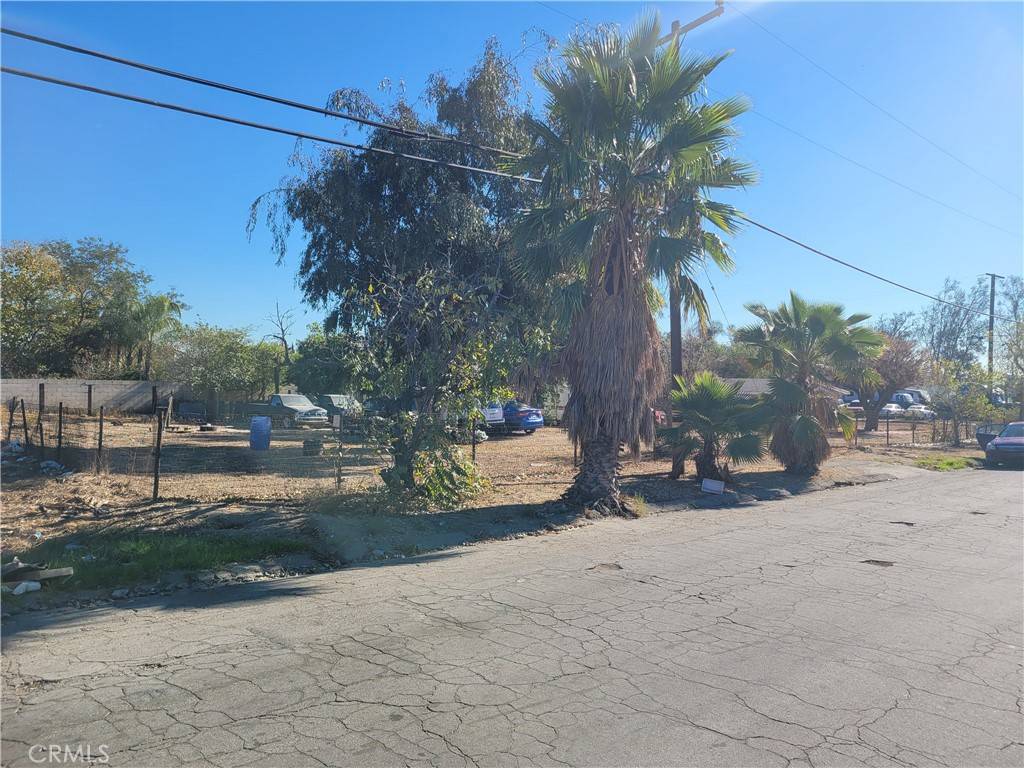 Fontana, CA 92335,15114 Washington DR