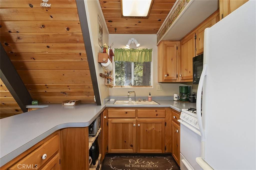 27364 Alpen DR Lake Arrowhead, CA 92352