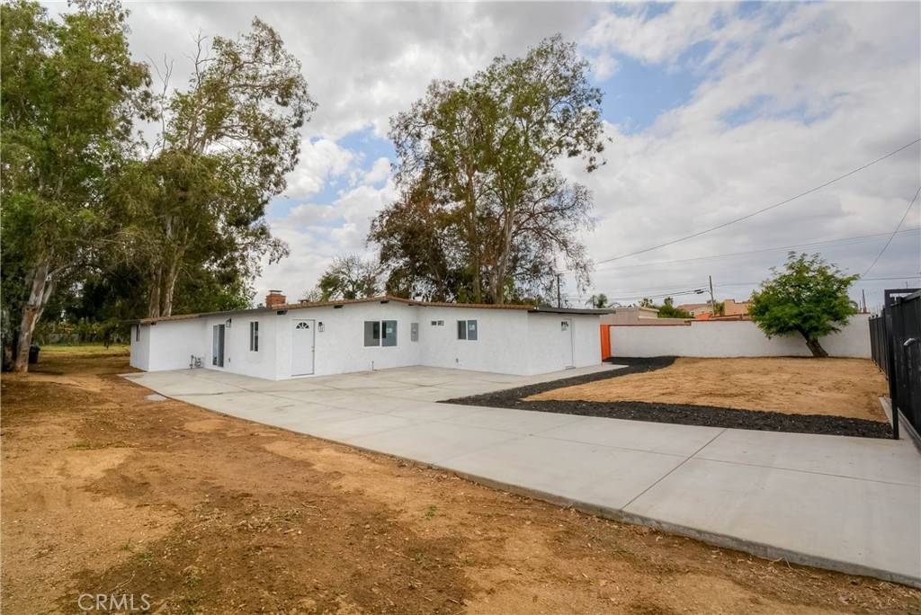 Fontana, CA 92335,15761 San Bernardino AVE