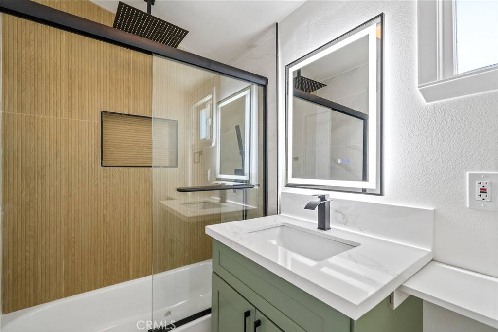 Riverside, CA 92503,3881 Manchester PL