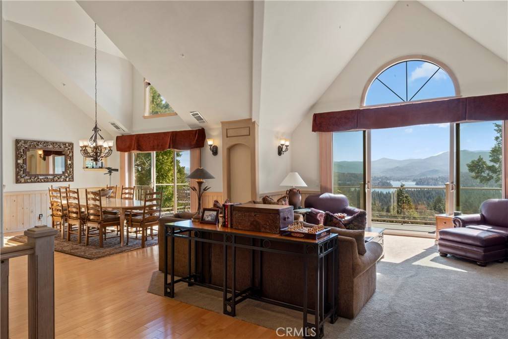Lake Arrowhead, CA 92352,432 Grizzly RD