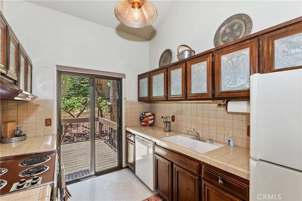 Lake Arrowhead, CA 92352,27657 Peninsula Drive #115