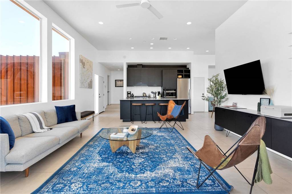 Joshua Tree, CA 92252,64172 Hollinger RD