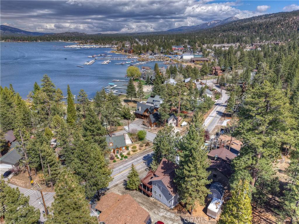 Big Bear Lake, CA 92315,40283 Lakeview DR