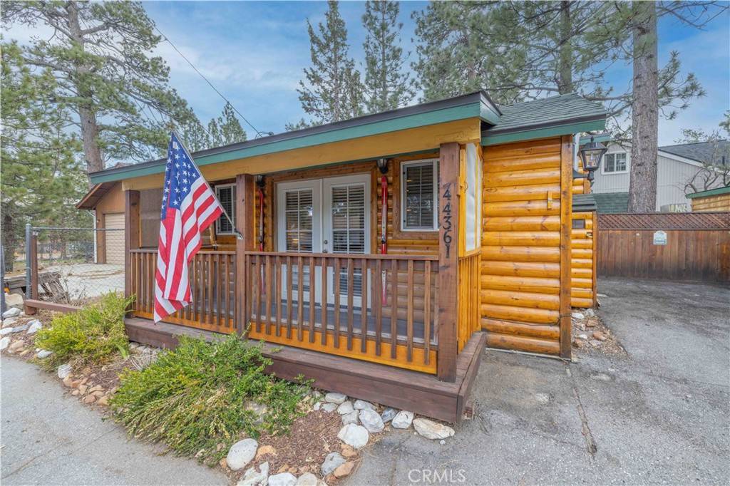Sugarloaf, CA 92386,44361 Silver Pine RD