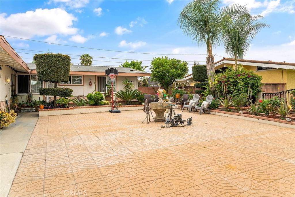 Fullerton, CA 92833,1700 W Elm AVE