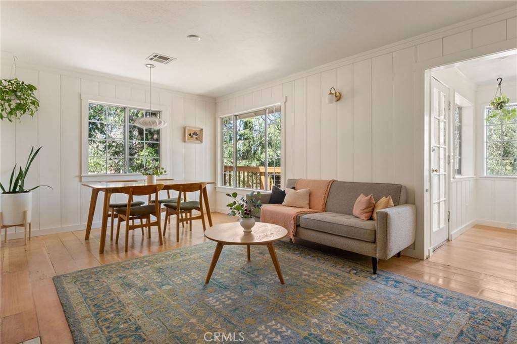 Crestline, CA 92325,963 Chateau DR