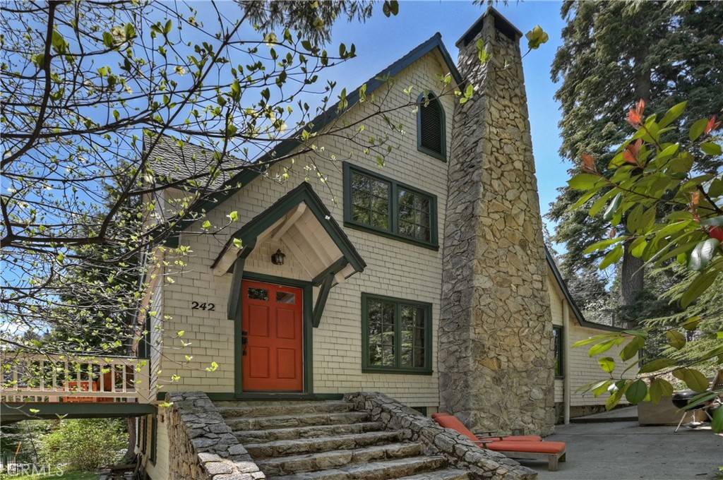 Lake Arrowhead, CA 92352,242 Holiday DR